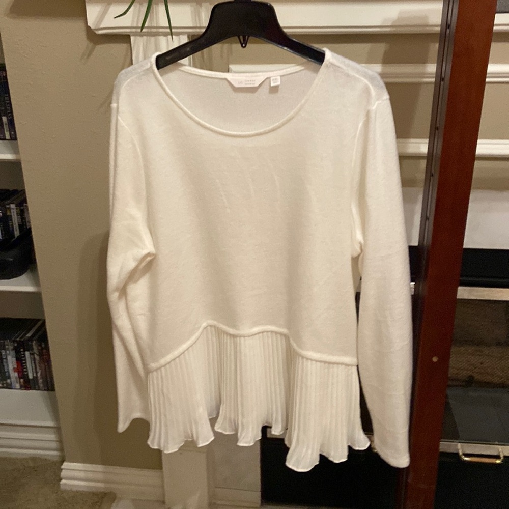 New. Never worn.  Very pretty